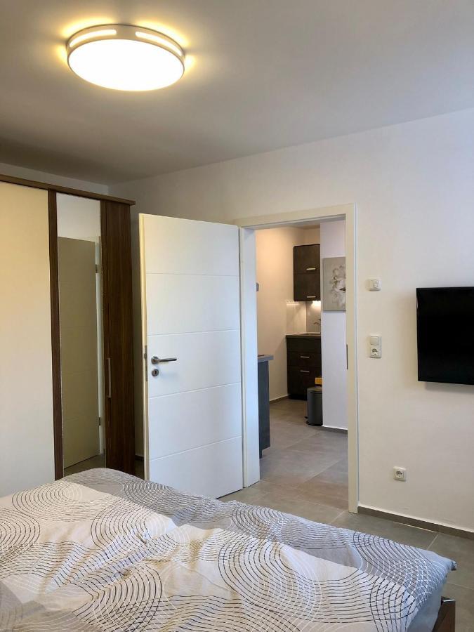 Erdgeschoss-Appartement Mit Seeterasse Ahrensbok Eksteriør bilde